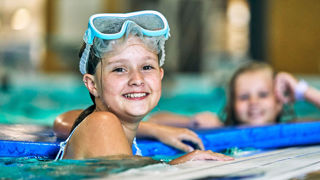 Kreditering: Holy Cow Media